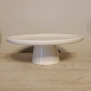 White ceramic cake stand